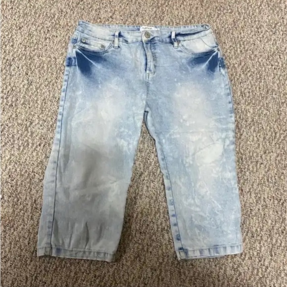 Cute women’s capri bottoms - Picture 1 of 10